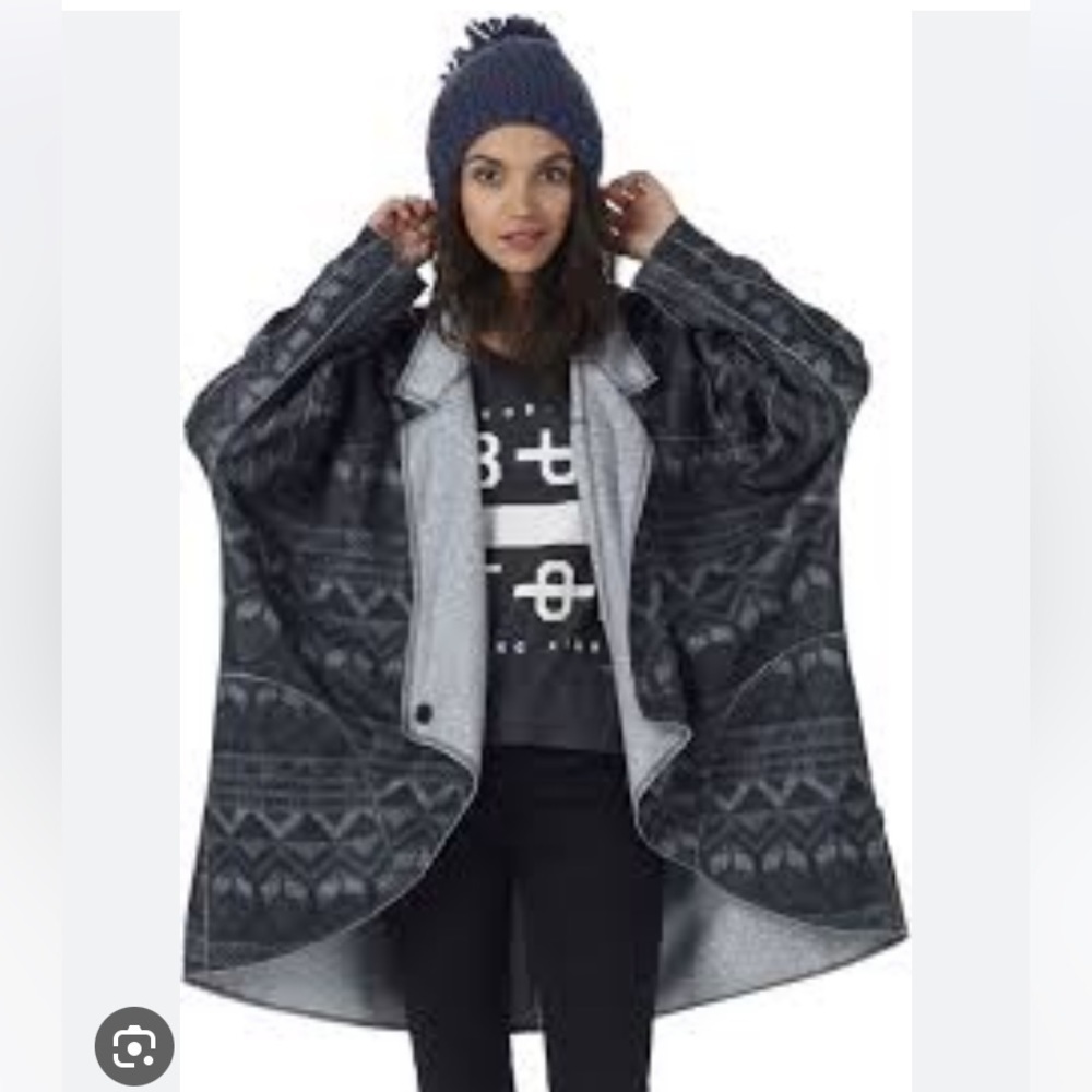 Burton Oversize Carmi Cardi Poncho Jacket